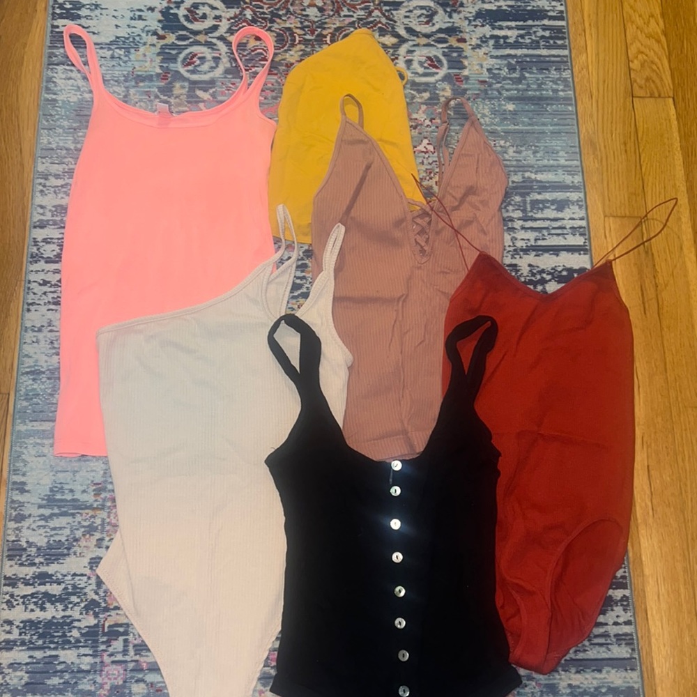 Bundle of 6 tanks/ bodysuits !